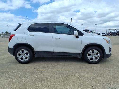 Summit White 2016 Chevrolet Trax LS