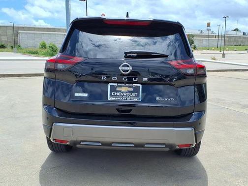Super Black 2025 Nissan Rogue SL