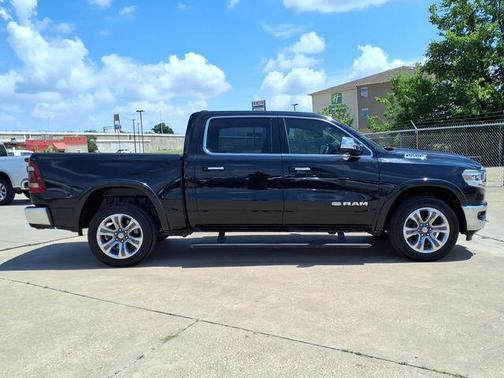 Diamond Black Crystal Pearlcoat 2019 RAM 1500 Longhorn