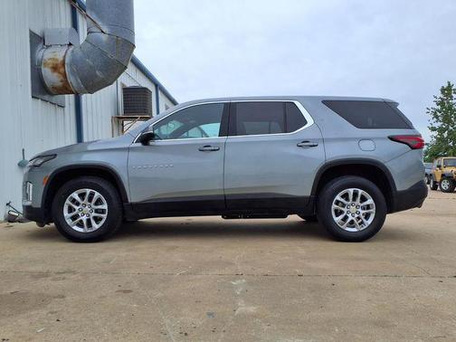 Sterling Gray Metallic 2023 Chevrolet Traverse LS