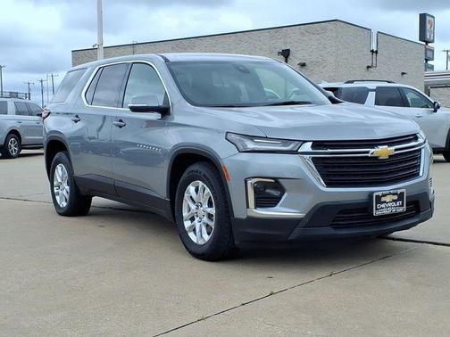 Sterling Gray Metallic 2023 Chevrolet Traverse LS