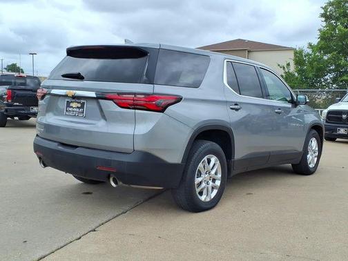 Sterling Gray Metallic 2023 Chevrolet Traverse LS