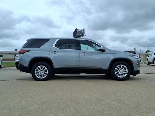 Sterling Gray Metallic 2023 Chevrolet Traverse LS
