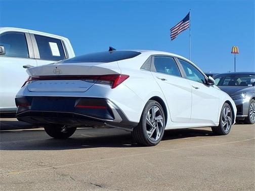 2025 Hyundai ELANTRA Limited