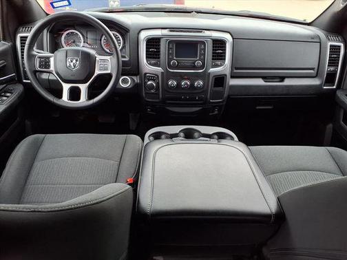 2024 RAM 1500 Classic Warlock Crew Cab 4x2 5'7' Box