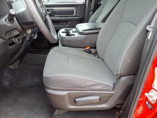 2024 RAM 1500 Classic Warlock Crew Cab 4x2 5'7' Box