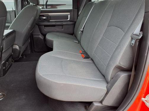 2024 RAM 1500 Classic Warlock Crew Cab 4x2 5'7' Box