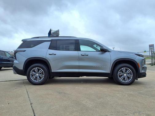 Sterling Gray Metallic 2024 Chevrolet Traverse LT