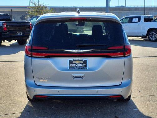 Silver Mist Clearcoat 2024 Chrysler Pacifica Touring L