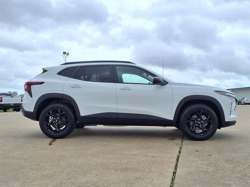 Summit White 2026 Chevrolet Trax LT