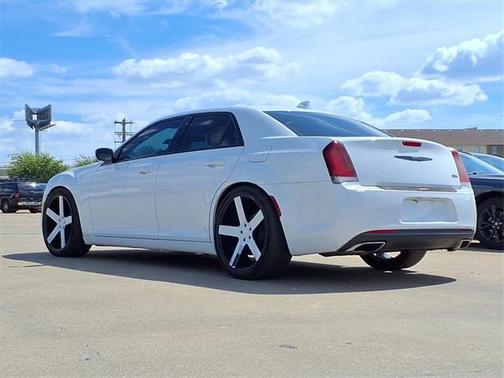 2020 Chrysler 300 Touring
