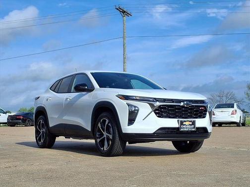 Summit White 2026 Chevrolet Trax FWD 1RS