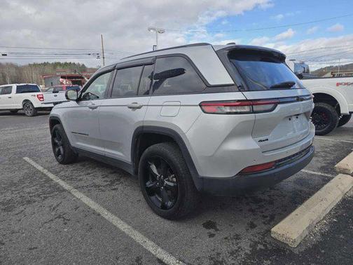 2022 Jeep Grand Cherokee Altitude