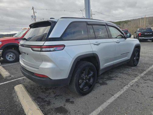 2022 Jeep Grand Cherokee Altitude