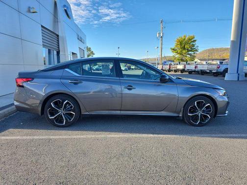 2024 Nissan Altima SR FWD