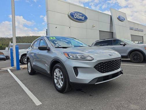 Iconic Silver Metallic 2022 Ford Escape SE