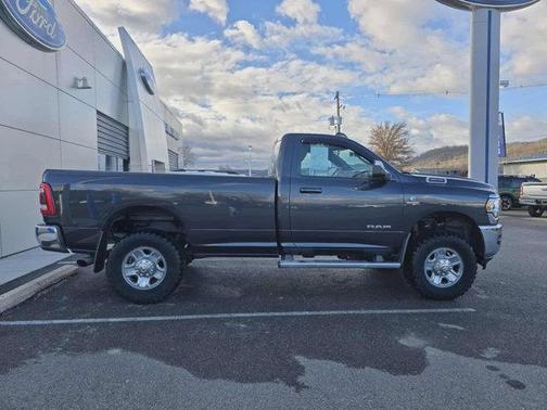 2021 RAM 3500 Big Horn Regular Cab 4x4 8' Box