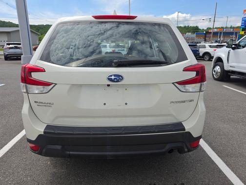 Crystal White Pearl 2020 Subaru Forester Base