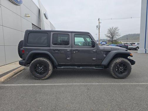 Granite Crystal Metallic Clearcoat 2024 Jeep Wrangler Willys