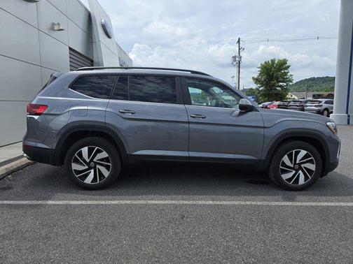 2025 Volkswagen Atlas 2.0T SE w/Technology 4MOTION