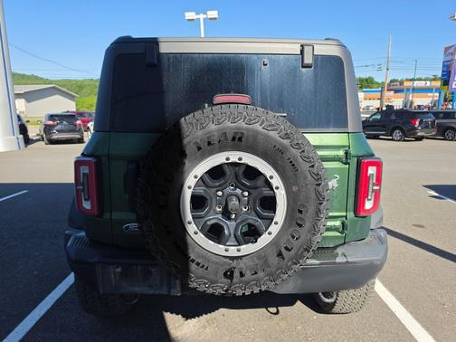 Eruption Green Metallic 2024 Ford Bronco Badlands