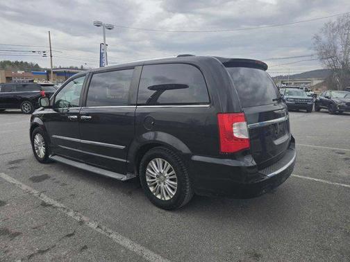 2012 Chrysler Town & Country Limited