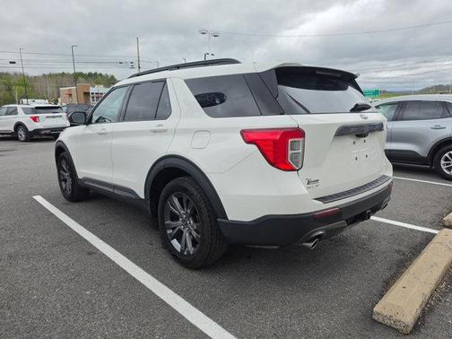 Star White Metallic Tri-Coat 2022 Ford Explorer XLT