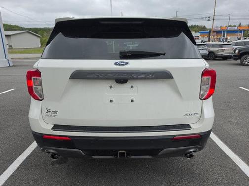 Star White Metallic Tri-Coat 2022 Ford Explorer XLT