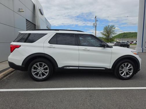 Star White Metallic Tri-Coat 2021 Ford Explorer XLT