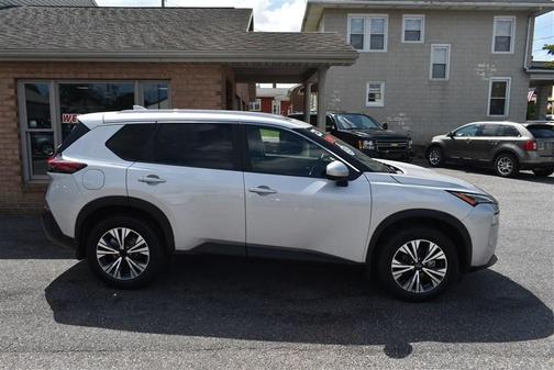 Brilliant Silver Metallic 2023 Nissan Rogue SV