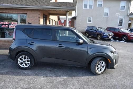 Gravity Gray 2023 Kia Soul LX