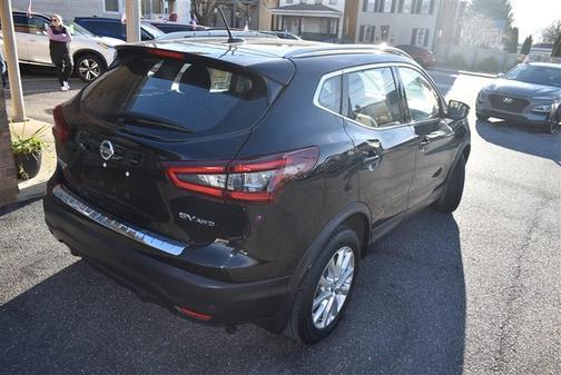 2022 Nissan Rogue Sport SV