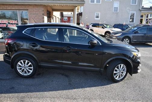 2022 Nissan Rogue Sport SV