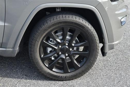 Sting-Gray Clearcoat 2022 Jeep Grand Cherokee Laredo