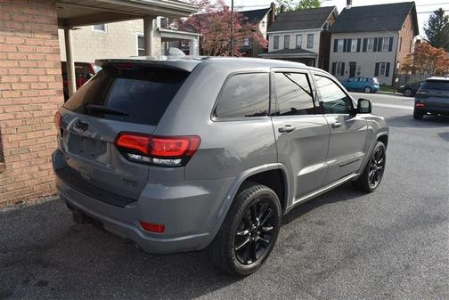 Sting-Gray Clearcoat 2022 Jeep Grand Cherokee Laredo