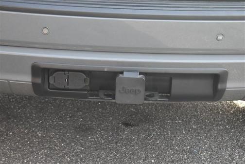 Sting-Gray Clearcoat 2022 Jeep Grand Cherokee Laredo