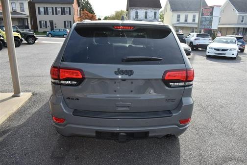 Sting-Gray Clearcoat 2022 Jeep Grand Cherokee Laredo