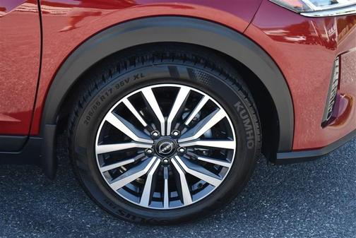 RED 2024 Nissan Kicks SV