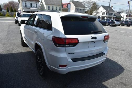 2022 Jeep Grand Cherokee Laredo