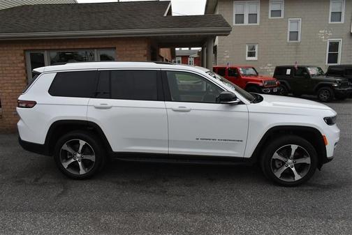 Bright White Clearcoat 2023 Jeep Grand Cherokee L Limited