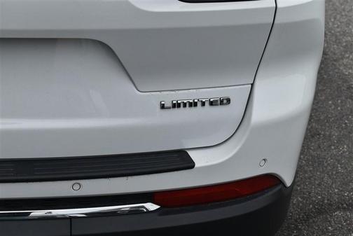 Bright White Clearcoat 2023 Jeep Grand Cherokee L Limited