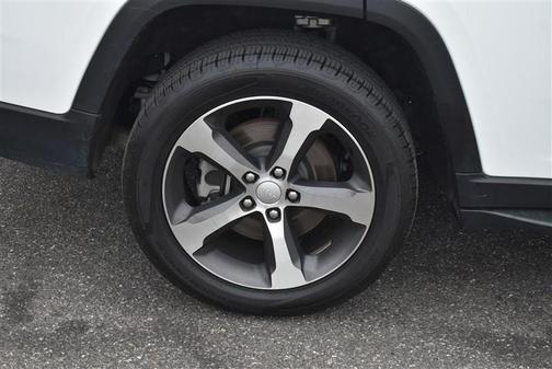 Bright White Clearcoat 2023 Jeep Grand Cherokee L Limited