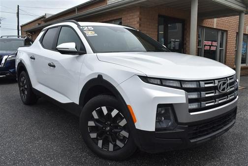 Atlas White 2025 Hyundai SANTA CRUZ SEL Activity