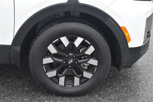 Atlas White 2025 Hyundai SANTA CRUZ SEL Activity