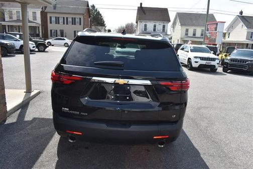 Mosaic Black Metallic 2022 Chevrolet Traverse LT Cloth