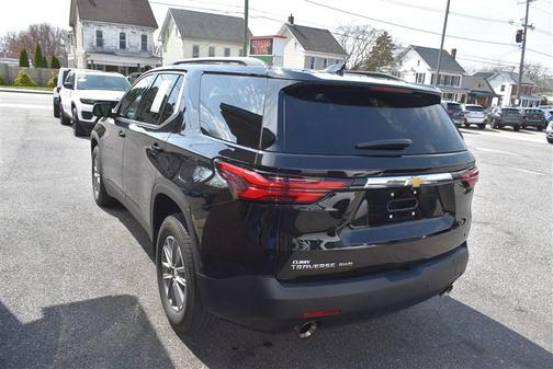 Mosaic Black Metallic 2022 Chevrolet Traverse LT Cloth