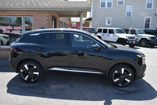 Super Black 2025 Nissan Kicks SR