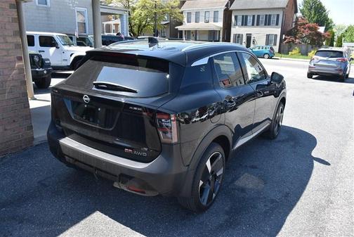 Super Black 2025 Nissan Kicks SR