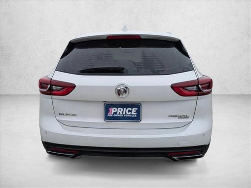 2018 Buick Regal TourX Essence