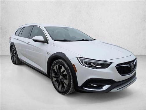 2018 Buick Regal TourX Essence